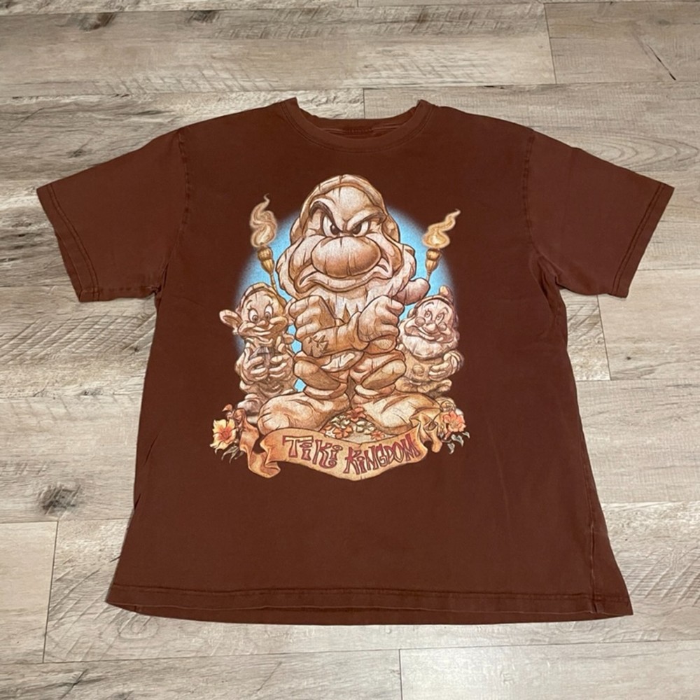 Disney Dwarfs Tiki Kingdom T-Shirt Size Large Brown Snow White Grumpy
